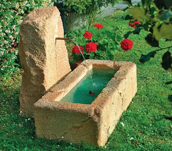 Cismea decorativa de gradina din piatra naturala