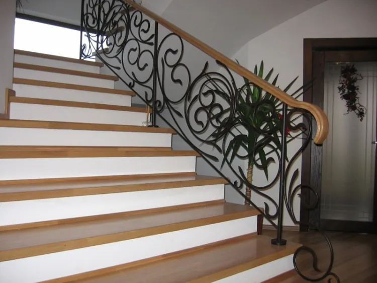 Mobilier și decorațiuni din fier forjat — lucrare Felssysteme