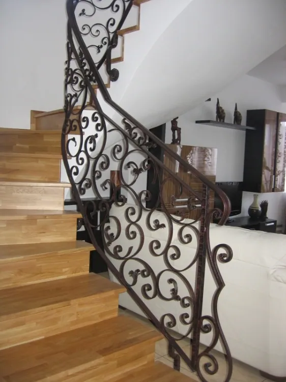 Mobilier și decorațiuni din fier forjat — realizare Felssysteme